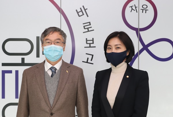 이상훈 회장과 허은아 의원.