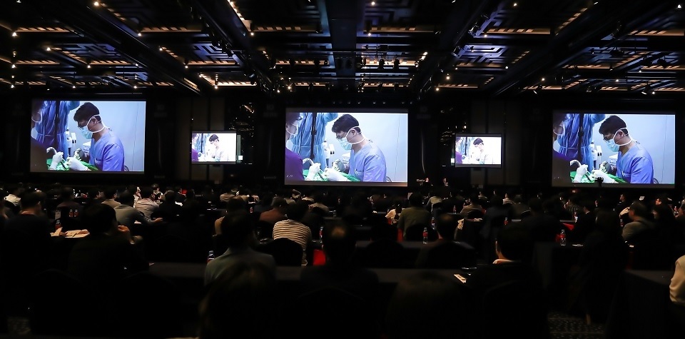 SID 2019에서 김현종 원장이 라이브 서저리를 시연했다.