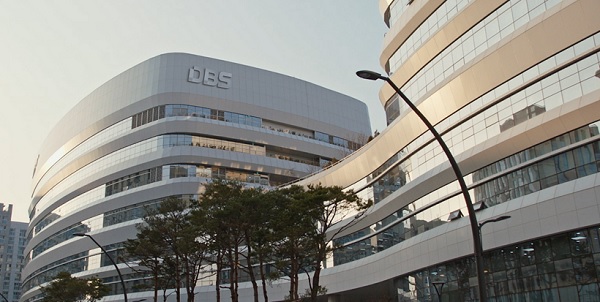 오스템임플란트 본사 사옥이 OCN 드라마 '타임즈’에서 방송사 ‘DBS’ 사옥으로 나왔다.