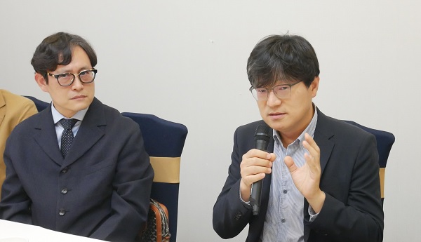 최인곤 2대 재경연합회장(오른쪽)과 김응호 1대 회장.