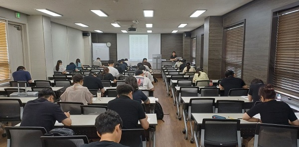 대한심미치과학회 ‘9차 인정의 펠로우 고시’가 삼경교육센터에서 치러졌다.<br>