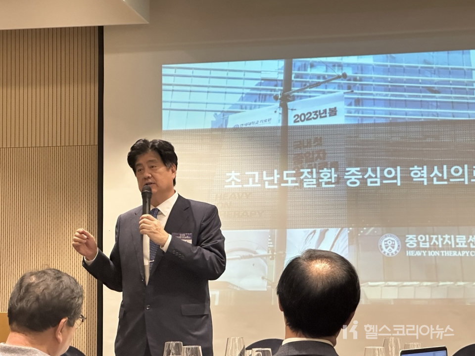 금기창 연세의료원장이 19일 기자간담회에서 발표를 이어가고 있다. [사진=유지인 기자] (2024.11.19)